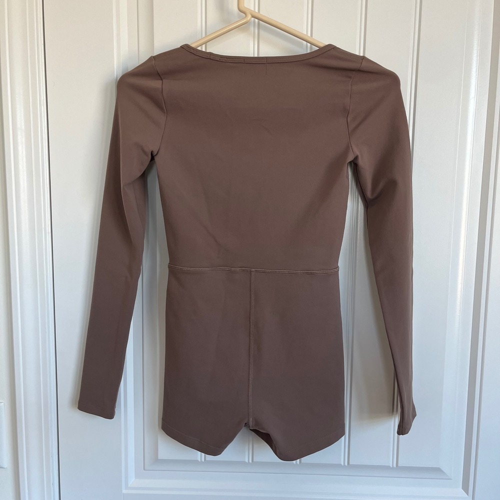 Wilfred‎ Free Aritzia Kaz Romper Long Sleeve Women's XS Brown 3" scoop neck - Picture 3 of 7